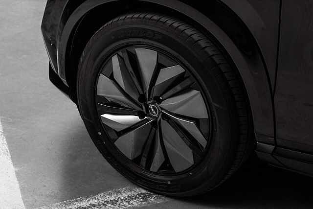 Nissan Ariya e4ORCE Evolve 87kWt 19 Pearl black